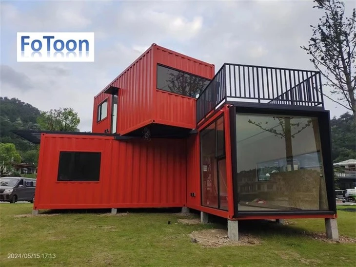 Portable Shipping Container Bar (1)